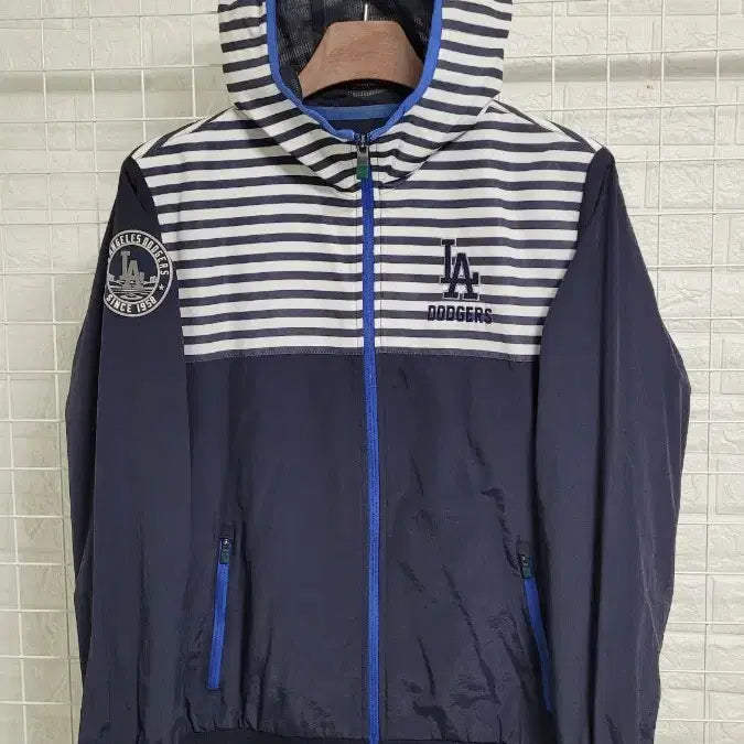 [BUNJANG] MLB LA Dodgers Navy Windrunner Hooded Windbreaker Jacket M / [M]mlb엠엘비 la다저스 네이비 윈드러너 후드일체형바람막이 M