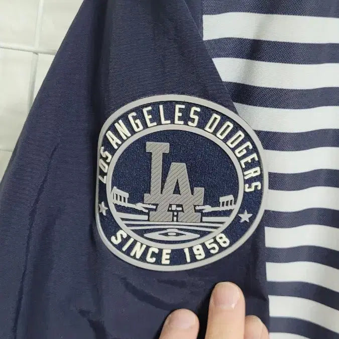 [BUNJANG] MLB LA Dodgers Navy Windrunner Hooded Windbreaker Jacket M / [M]mlb엠엘비 la다저스 네이비 윈드러너 후드일체형바람막이 M