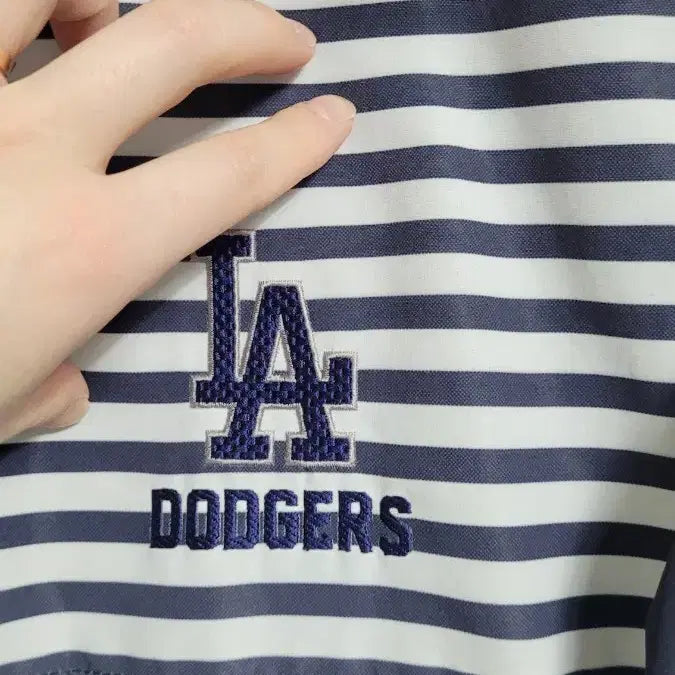 [BUNJANG] MLB LA Dodgers Navy Windrunner Hooded Windbreaker Jacket M / [M]mlb엠엘비 la다저스 네이비 윈드러너 후드일체형바람막이 M