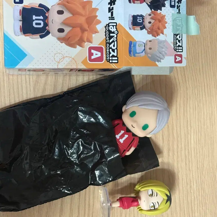 [BUNJANG] Haikyuu Papemas A Series Nekoma Lev + Kenma Gacha Figure / 하이큐 파페마스 A시리즈 네코마 리에프 + 켄마 뒤돌아봐 가챠 피규어