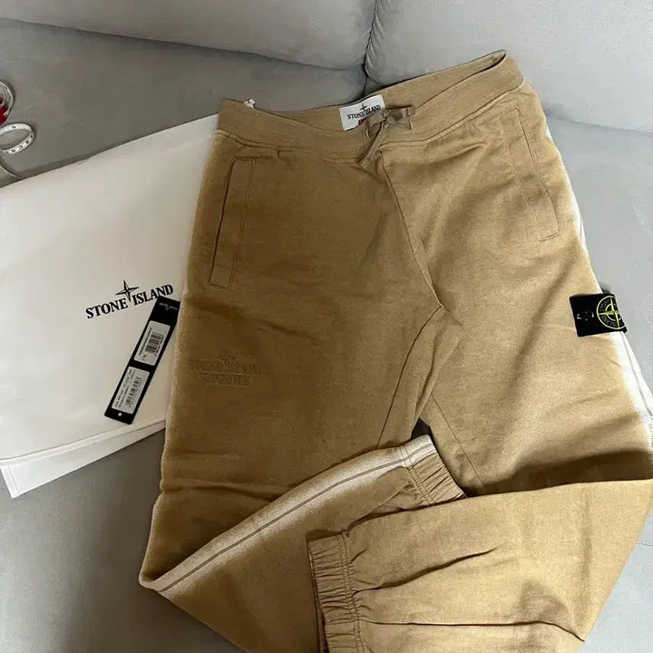 [SOLD OUT] 슈프림 스톤아일랜드 스웻팬츠 탄 s