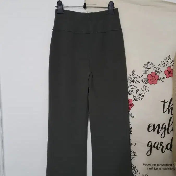 [BUNJANG] J.Chung Brand Slit Bootcut Trousers / J.Chung 브랜드의 슬릿 부츠컷 팬츠