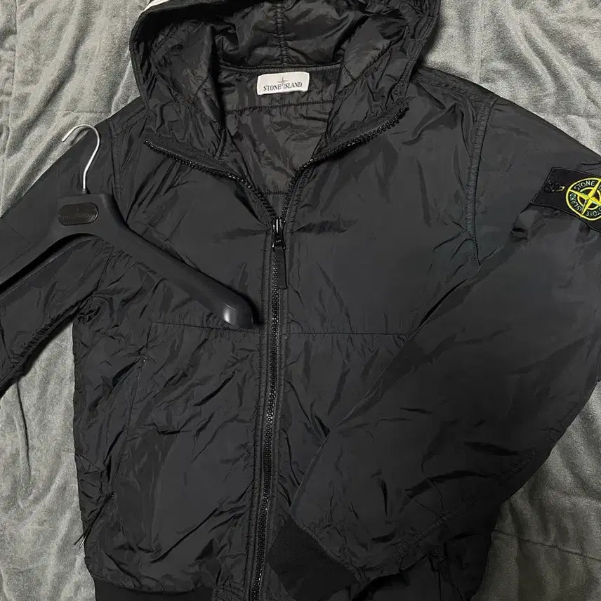 [SOLD OUT] [m] 20fw 스톤아일랜드 크링클랩스 경량패딩 바람막이 블랙