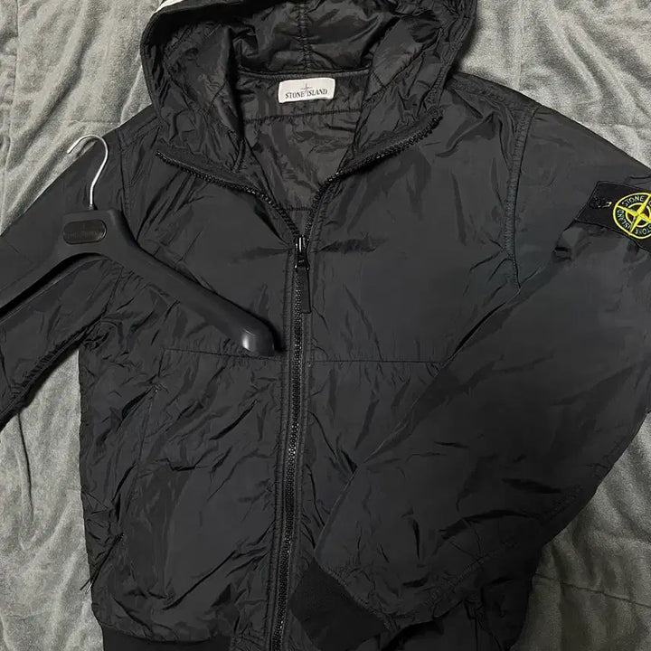 [SOLD OUT] [m] 20fw 스톤아일랜드 크링클랩스 경량패딩 바람막이 블랙