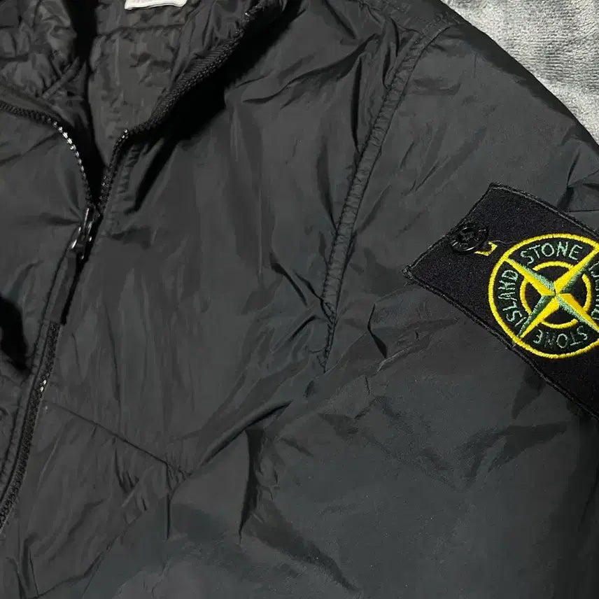 [SOLD OUT] [m] 20fw 스톤아일랜드 크링클랩스 경량패딩 바람막이 블랙