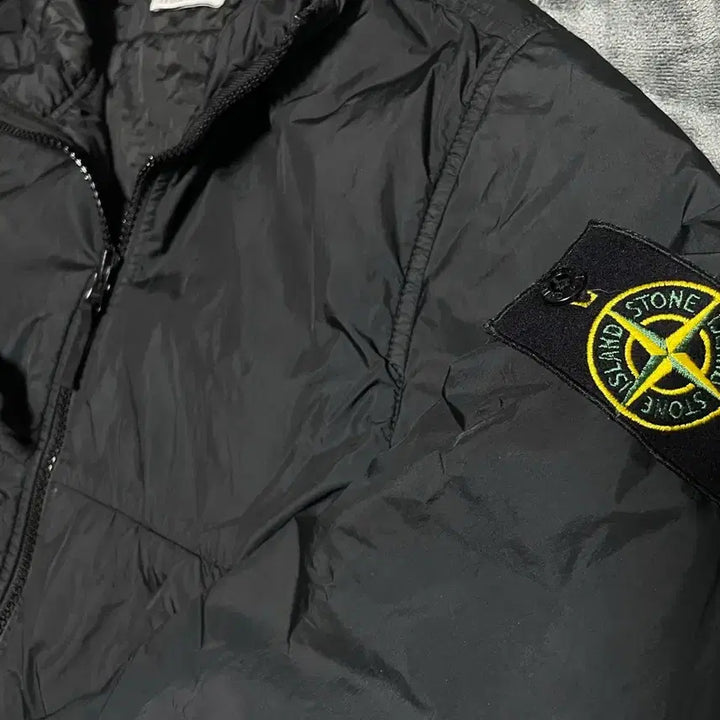 [SOLD OUT] [m] 20fw 스톤아일랜드 크링클랩스 경량패딩 바람막이 블랙