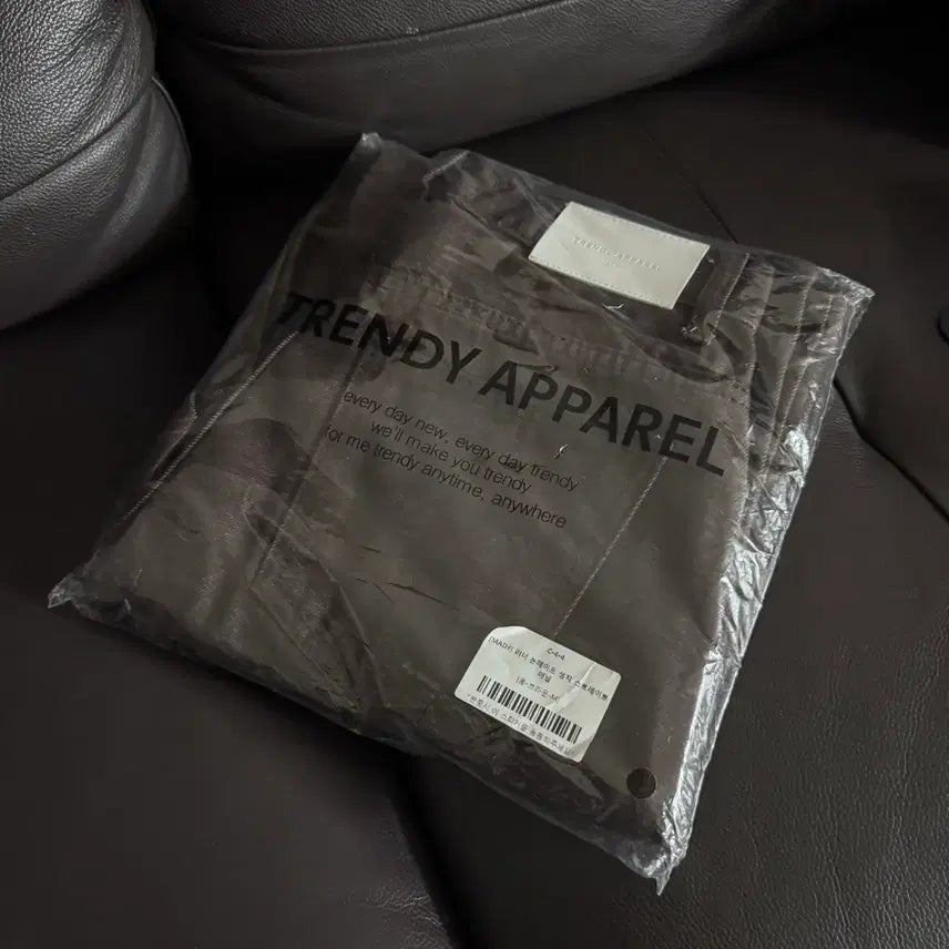 [BUNJANG] Trendier Apparel Brown Non-Fade Straight Raw Denim Pants / [새상품]트렌디어패럴 브라운 논페이드 스트레이트 생지데님팬츠