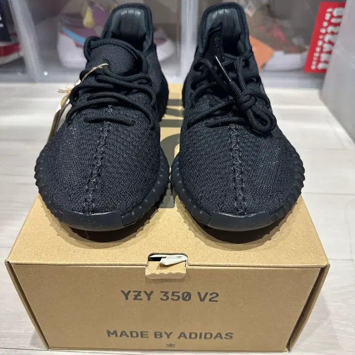 [BUNJANG] Adidas Yeezy Boost 350 V2 Onyx Sneakers / 아디다스 이지부스트 350 V2 오닉스 새상품