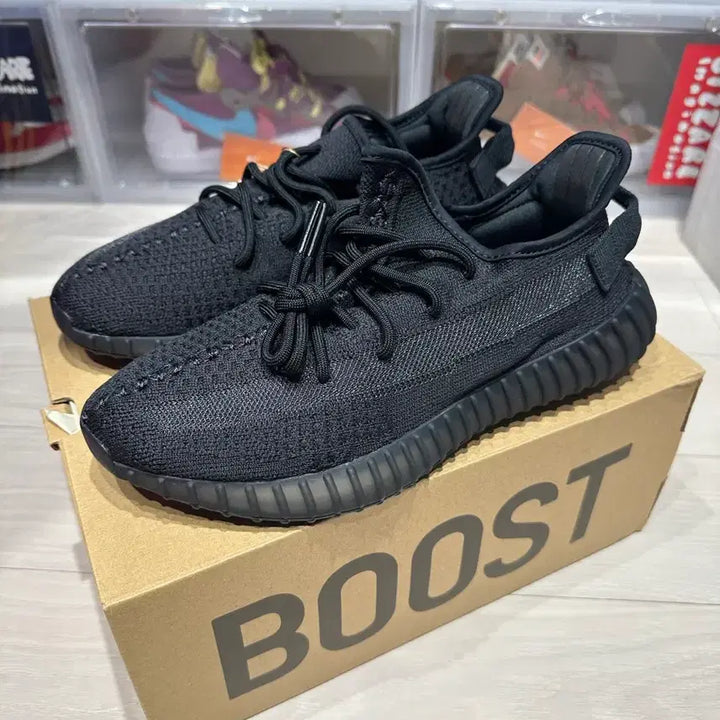 [BUNJANG] Adidas Yeezy Boost 350 V2 Onyx Sneakers / 아디다스 이지부스트 350 V2 오닉스 새상품