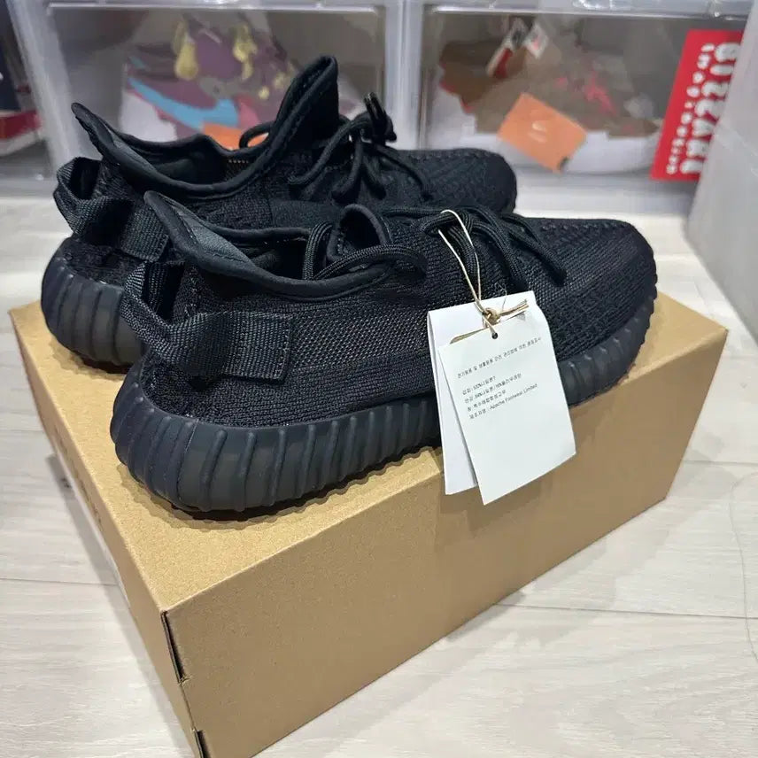 [BUNJANG] Adidas Yeezy Boost 350 V2 Onyx Sneakers / 아디다스 이지부스트 350 V2 오닉스 새상품