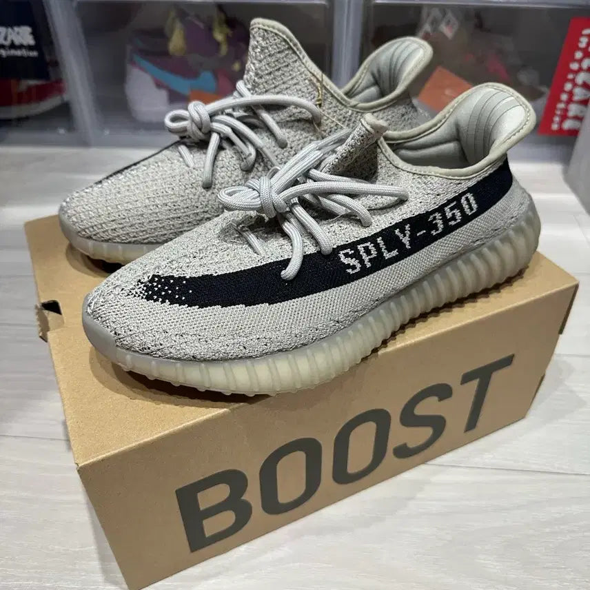 [BUNJANG] Adidas Yeezy Boost 350 V2 Sneakers / 아디다스 이지부스트 350 V2 새상품
