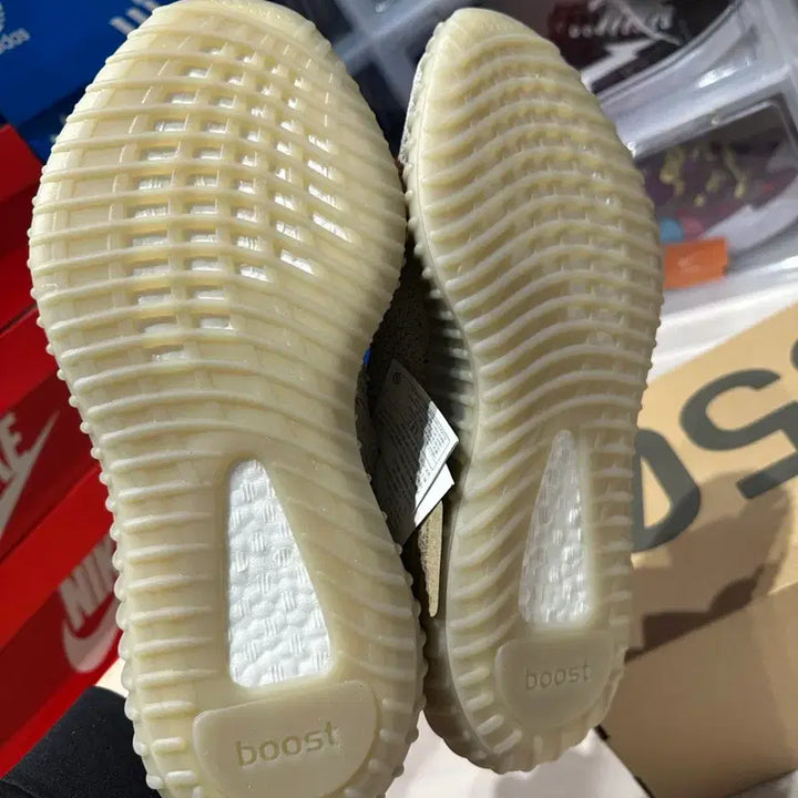 [BUNJANG] Adidas Yeezy Boost 350 V2 Sneakers / 아디다스 이지부스트 350 V2 새상품