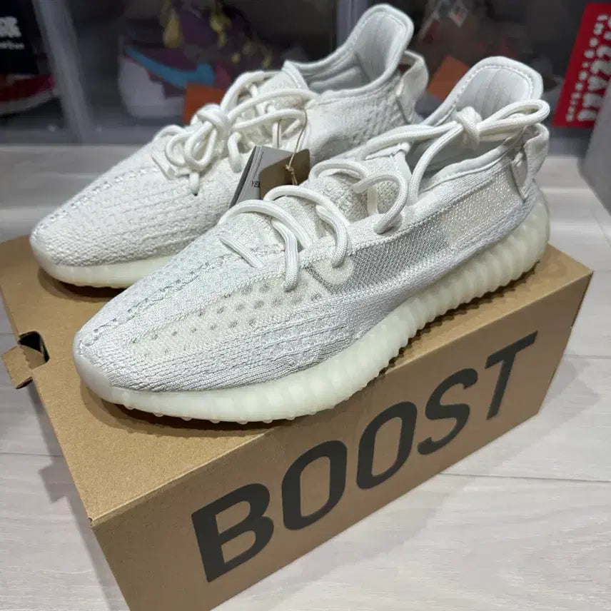 [BUNJANG] Adidas Yeezy 350 V2 Cream White Sneakers / 아디다스 이지 350 V2 크림 화이트