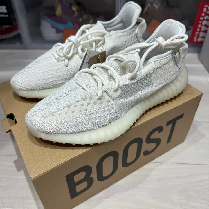 [BUNJANG] Adidas Yeezy 350 V2 Cream White Sneakers / 아디다스 이지 350 V2 크림 화이트