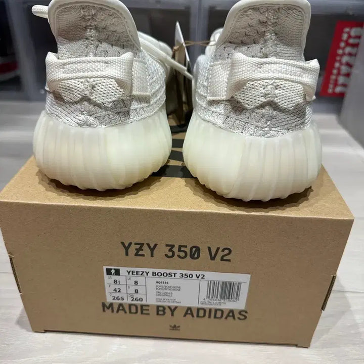 [BUNJANG] Adidas Yeezy 350 V2 Cream White Sneakers / 아디다스 이지 350 V2 크림 화이트