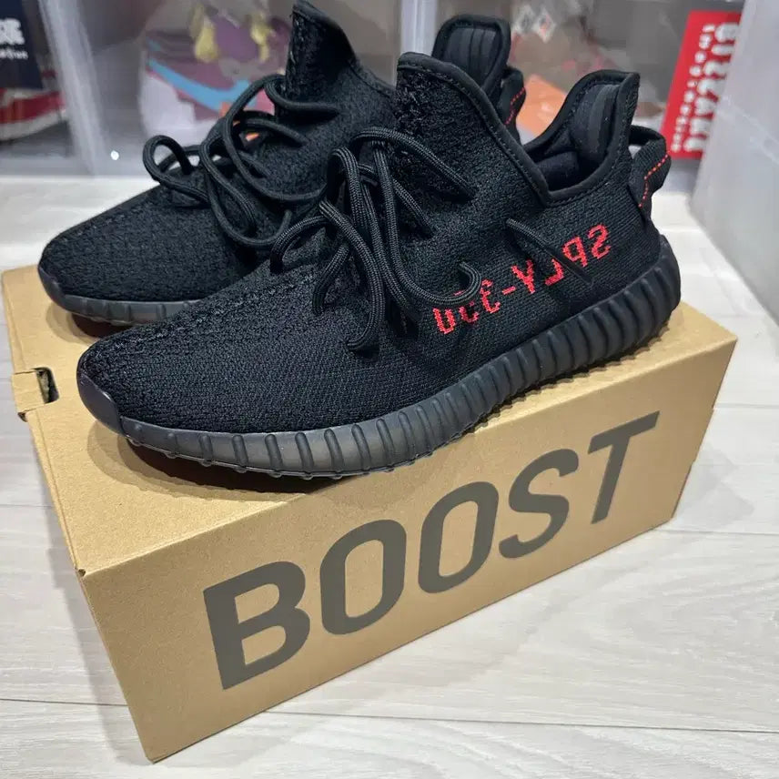 [BUNJANG] Adidas Yeezy Boost 350 V2 Black Sneakers / 아디다스 이지부스트 350 V2 블랙 새상품