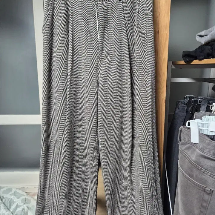 [SOLD OUT] 웨이비니스 딥 원 턱 헤링본 팬츠 월넛브라운 1