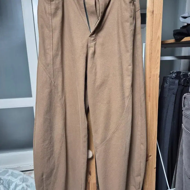 [BUNJANG] Waveness Oblique Chino Pants Sand Camel V1 / 웨이비니스 오블리크 치노팬츠 샌드카멜 1