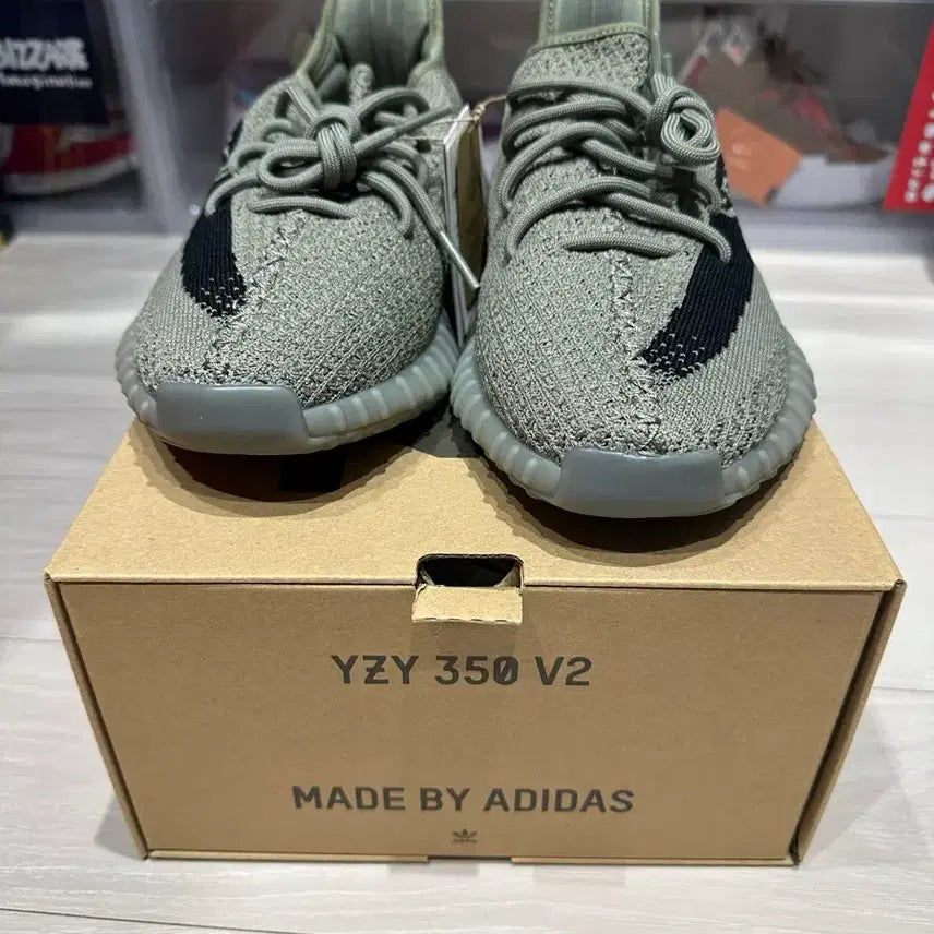 [BUNJANG] Adidas Yeezy Boost 350 V2 Sneakers / 아디다스 이지부스트 350 V2 새상품
