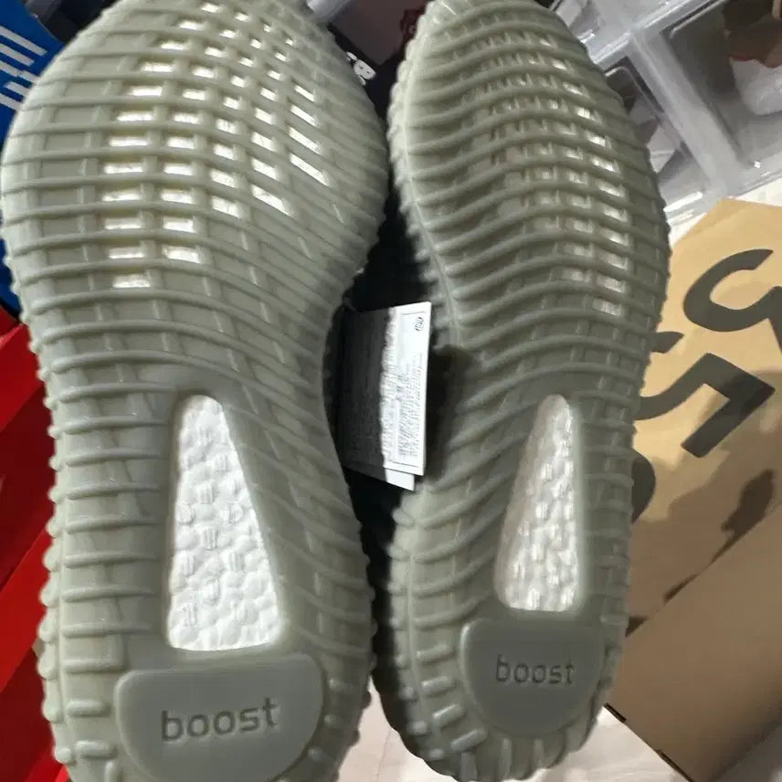 [BUNJANG] Adidas Yeezy Boost 350 V2 Sneakers / 아디다스 이지부스트 350 V2 새상품