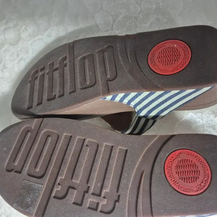 [SOLD OUT] 핏플랍 스트라이프 샌들 240mm