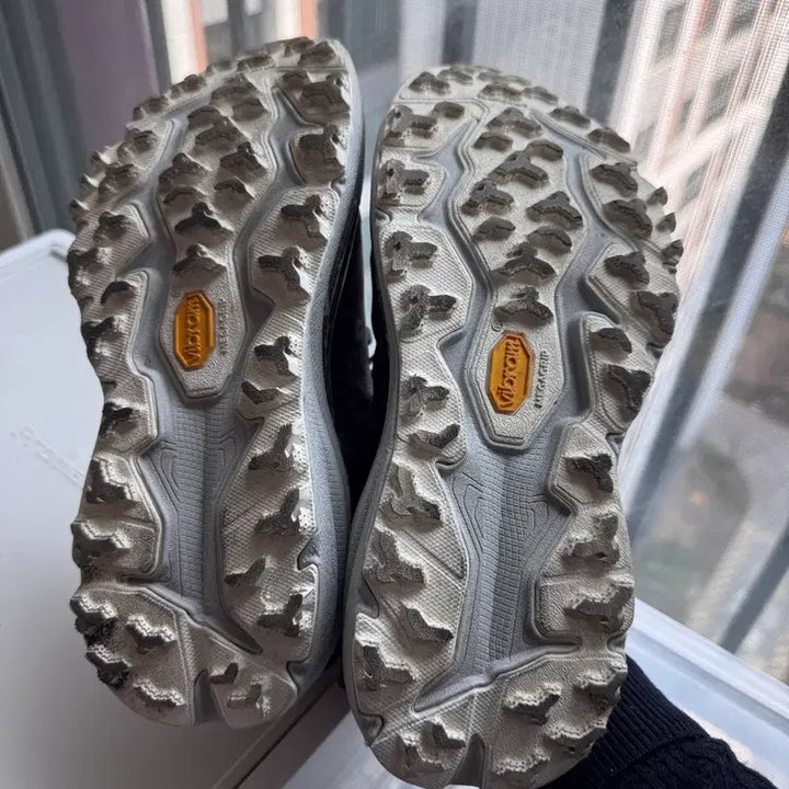 [BUNJANG] Hoka Speedgoat 6 Trail Running Shoes (Gray) - 230mm / 호카 스피드고트 6 트레일 러닝화 230