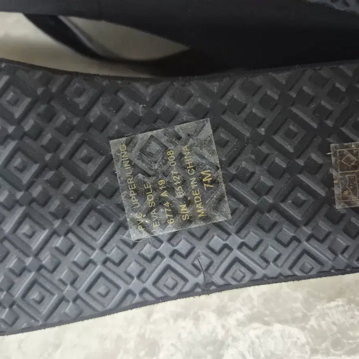 [BUNJANG] 토리버치 에모리 웨지 플립플랍 240mm / 토리버치 에모리 웨지 플립플랍 240mm
