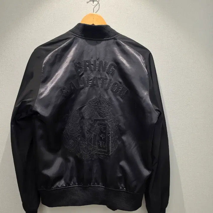 [BUNJANG] TONYWACK Black Satin Souvenir Jacket / TONYWACK 토니웩  블랙 스카쟌