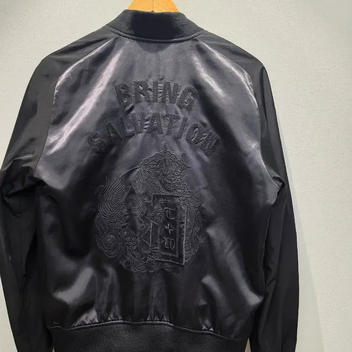 [BUNJANG] TONYWACK Black Satin Souvenir Jacket / TONYWACK 토니웩  블랙 스카쟌