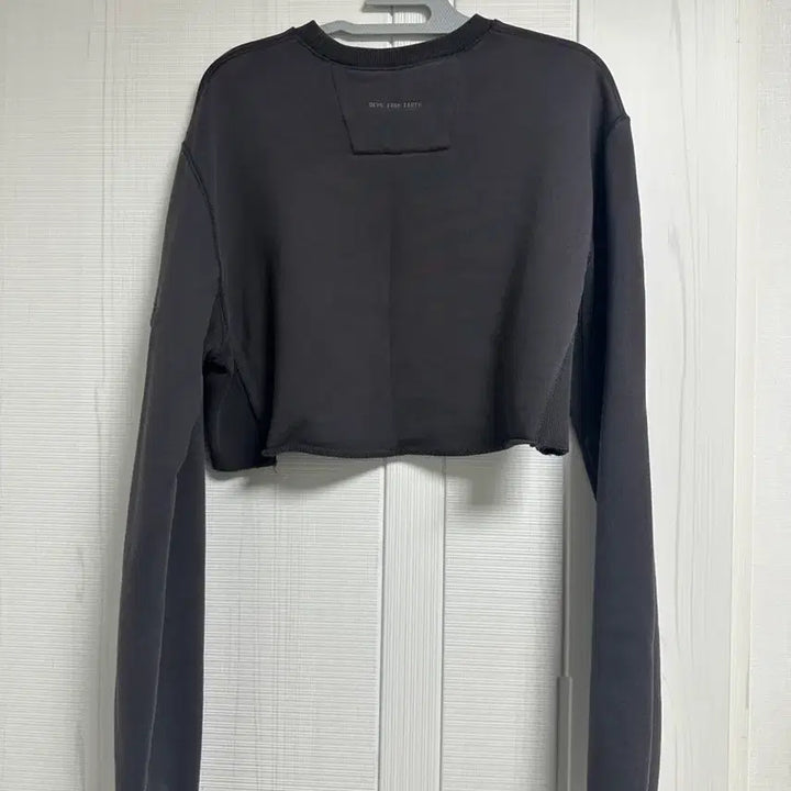 [BUNJANG] Badblood Old Effect Crop Sweatshirt Iron / 배드블러드 올드이펙트 크롭 맨투맨 아이언