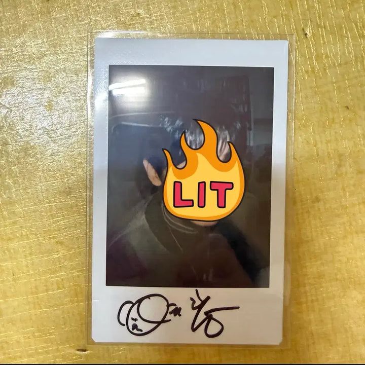 [BUNJANG] LUCY Shin Yechan Signed Polaroid / 루시 LUCY 신예찬 친필 싸인폴라로이드 양도 싸폴