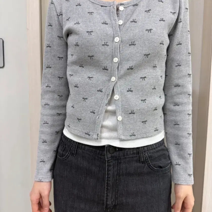 [BUNJANG] Ribbon Pattern Gray Waffle Cardigan / 미니포에 리본 패턴 그레이 와플 가디건