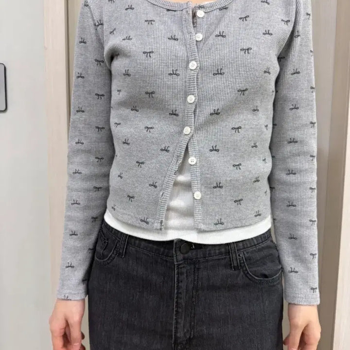 [BUNJANG] Ribbon Pattern Gray Waffle Cardigan / 미니포에 리본 패턴 그레이 와플 가디건