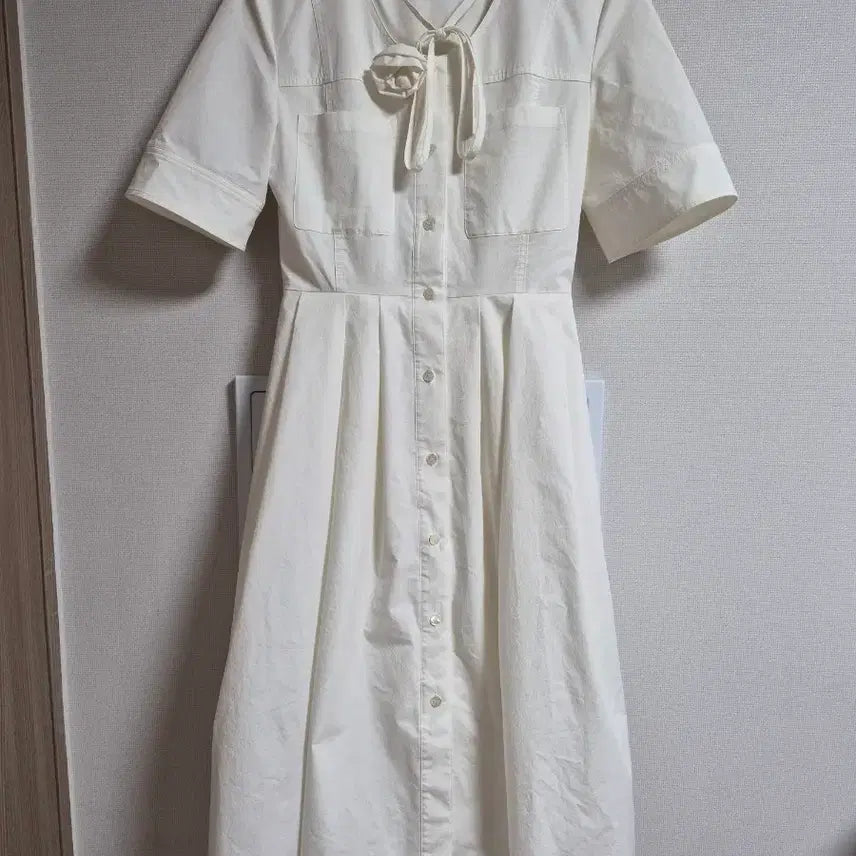 [SOLD OUT] 아뜰리에 럭키슈에뜨 화이트 반팔 롱 셔츠형 원피스