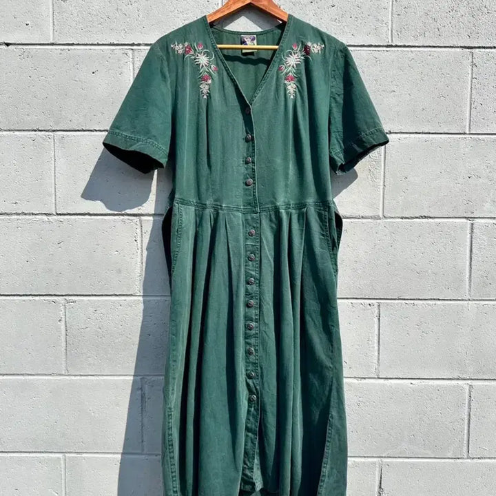 [BUNJANG] 90s Austrian Tyrolean Green Floral Embroidered Dress / 90s 오스트리아 티롤리안 그린 플라워자수 원피스
