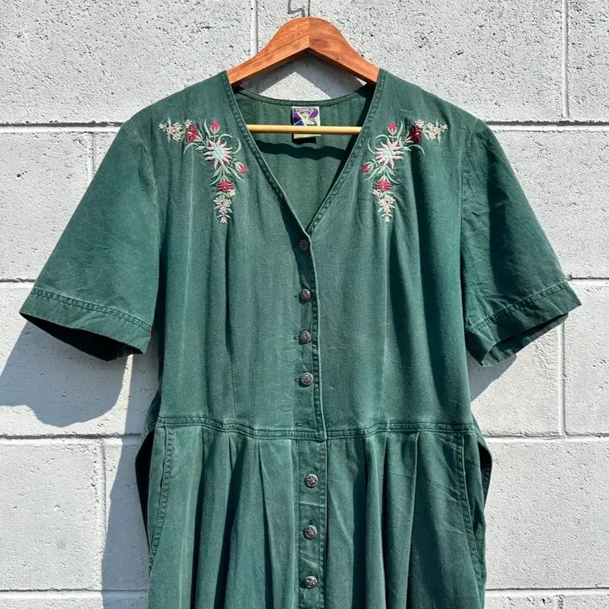 [BUNJANG] 90s Austrian Tyrolean Green Floral Embroidered Dress / 90s 오스트리아 티롤리안 그린 플라워자수 원피스