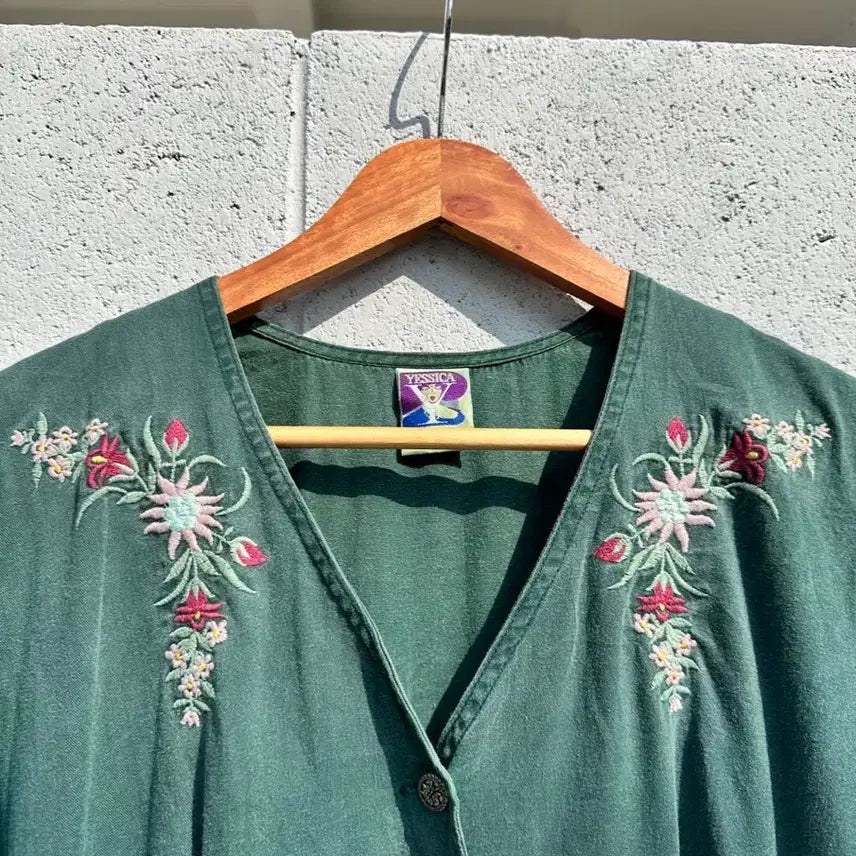 [BUNJANG] 90s Austrian Tyrolean Green Floral Embroidered Dress / 90s 오스트리아 티롤리안 그린 플라워자수 원피스