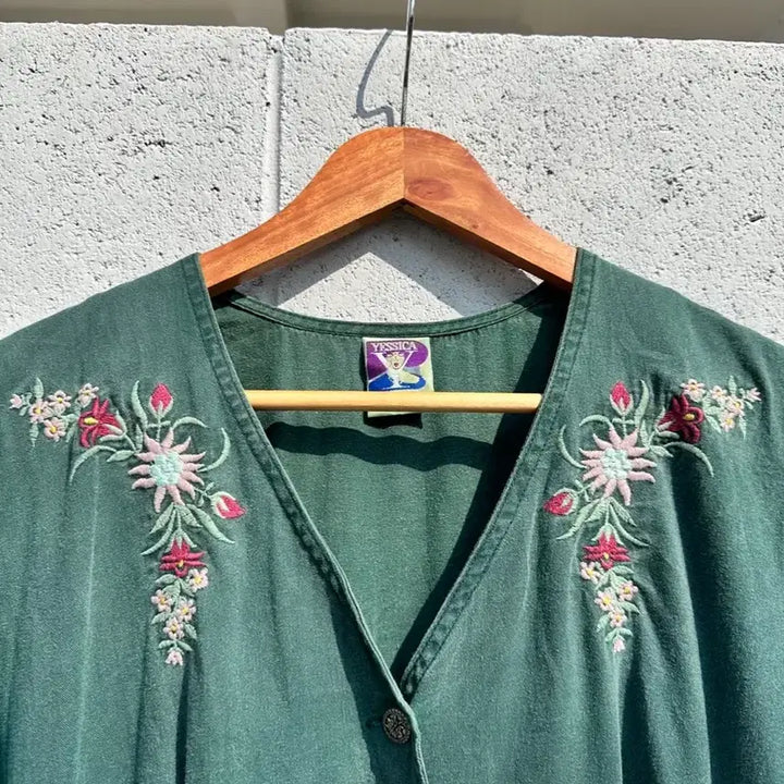 [BUNJANG] 90s Austrian Tyrolean Green Floral Embroidered Dress / 90s 오스트리아 티롤리안 그린 플라워자수 원피스