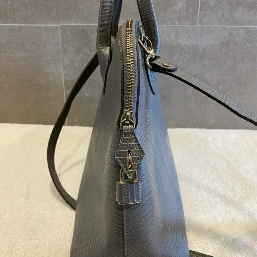 [BUNJANG] Crocodile Leather Grey Dome Handbag with Shoulder Strap / 악어가죽 그레이 돔형 핸드백 (숄더 스트랩 포함)