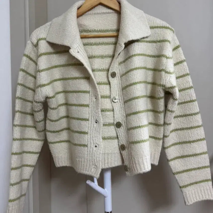 [BUNJANG] Green Striped Knit Cardigan / [새상품] 연두색 스트라이프 니트 가디건