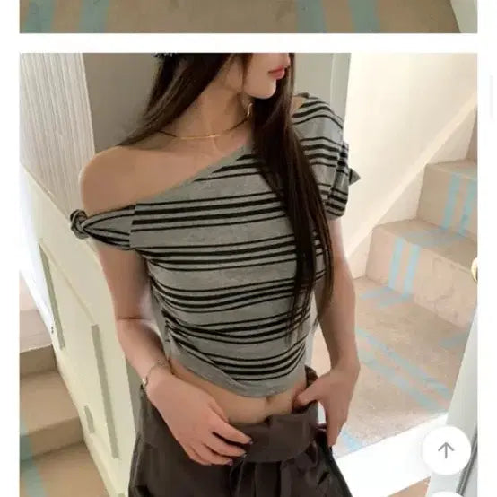 [BUNJANG] Stripe Off-Shoulder Cropped T-Shirt / 스트라이프 오프숄더 크롭 티셔츠