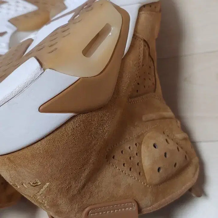 [BUNJANG] Jordan 6 Retro Wheat (Brown) Sneakers / [된장조던] 조던 6 레트로 위트 285
