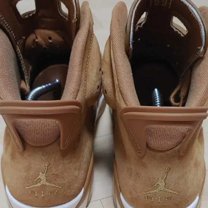 [BUNJANG] Jordan 6 Retro Wheat (Brown) Sneakers / [된장조던] 조던 6 레트로 위트 285