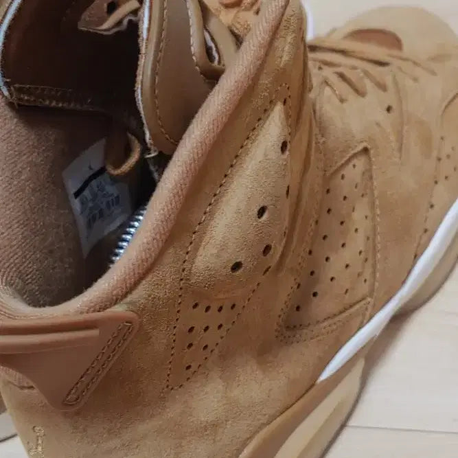 [BUNJANG] Jordan 6 Retro Wheat (Brown) Sneakers / [된장조던] 조던 6 레트로 위트 285