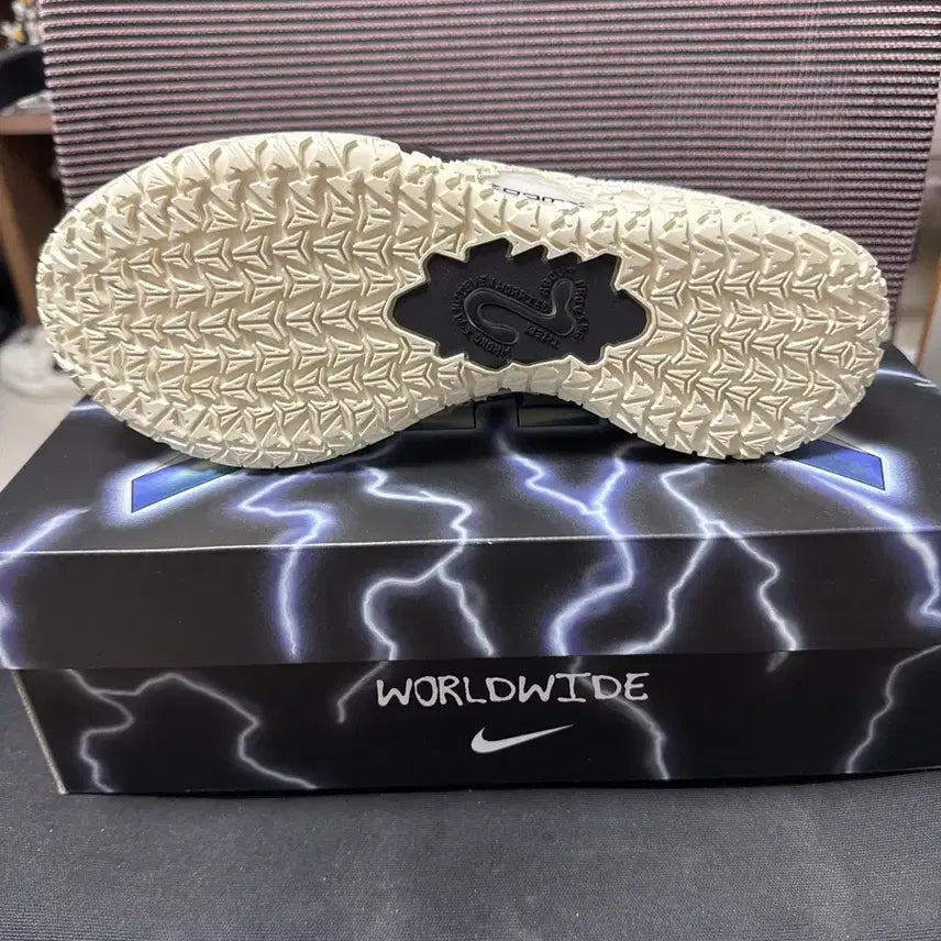 [BUNJANG] Nike Ja 3 Coconut Milk Sneakers / 나이키 자3 코코넛 밀크 250