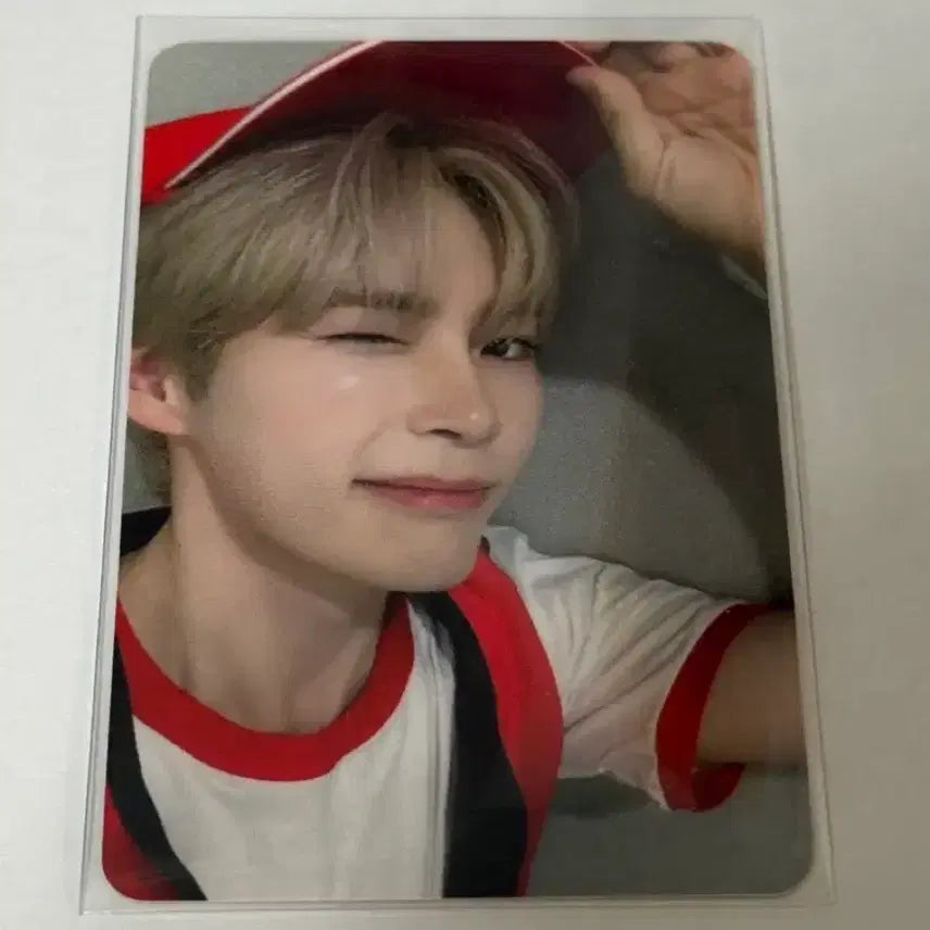 [SOLD OUT] 제베원 성한빈 포카 애플뮤직 럭드