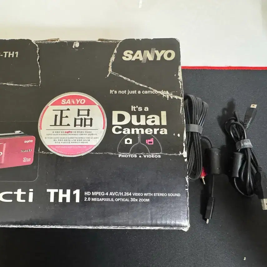 [BUNJANG] Sanyo Xacti VPC-TH1 Dual Camera (Camcorder &amp; Digital Camera) / [박스O] 산요 작티 VPC-TH1 캠코더 디카