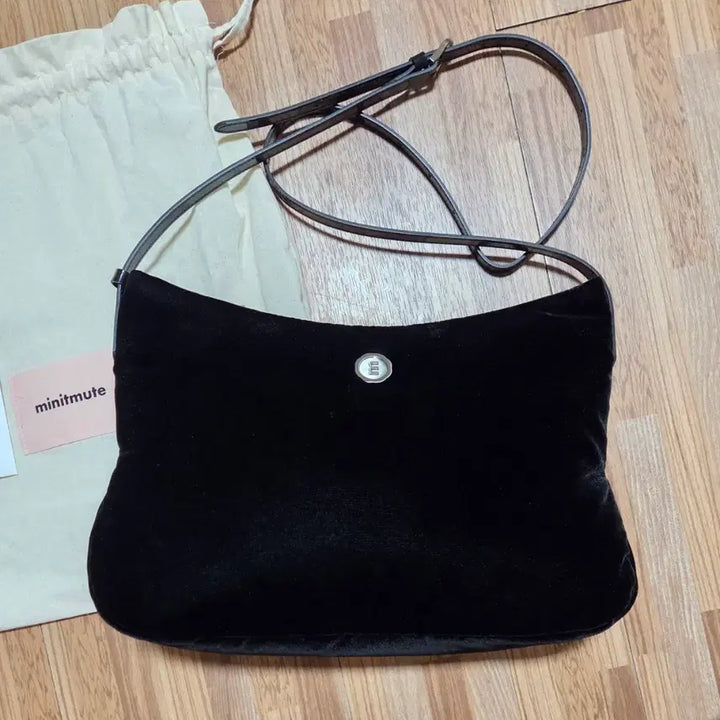 [SOLD OUT] 미닛뮤트 클로 소프트 블랙 벨