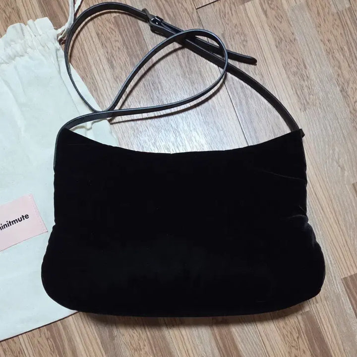 [SOLD OUT] 미닛뮤트 클로 소프트 블랙 벨