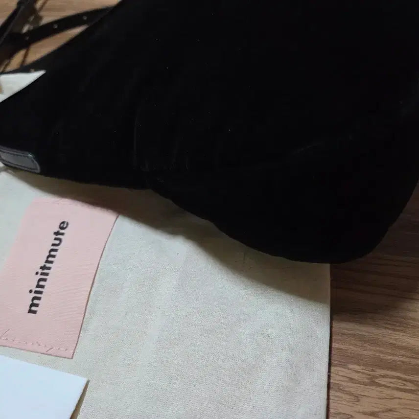 [SOLD OUT] 미닛뮤트 클로 소프트 블랙 벨